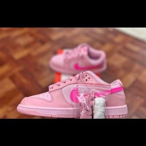 Triple pink dunks . Size 6.5Y Selling For 150 … Lowest I’ll take is 125